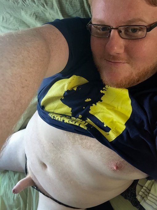 Khaliel Deckard - I think you can guess my favorite video game with this pic. #GayBear #ChubbyGay #GayChubby #ChubbyBear #Chub4Chaser #GayBordeaux https://t.co/DeaoakX0OS