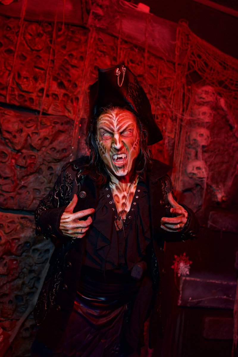 TheWizPhoto's tweet photo. Haunting pictures… when your friends work at a Haunted House and they ask you to grab some pics from a makeup jam. https://t.co/3qmhJaMeZ3