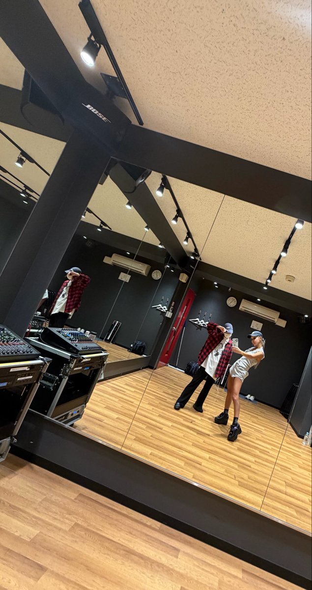 chantichanti22's tweet photo. UHA先生のダンスレッスン😈
6/19と6/21の
LIVEにむけて🎤 https://t.co/pepHmwLgSe