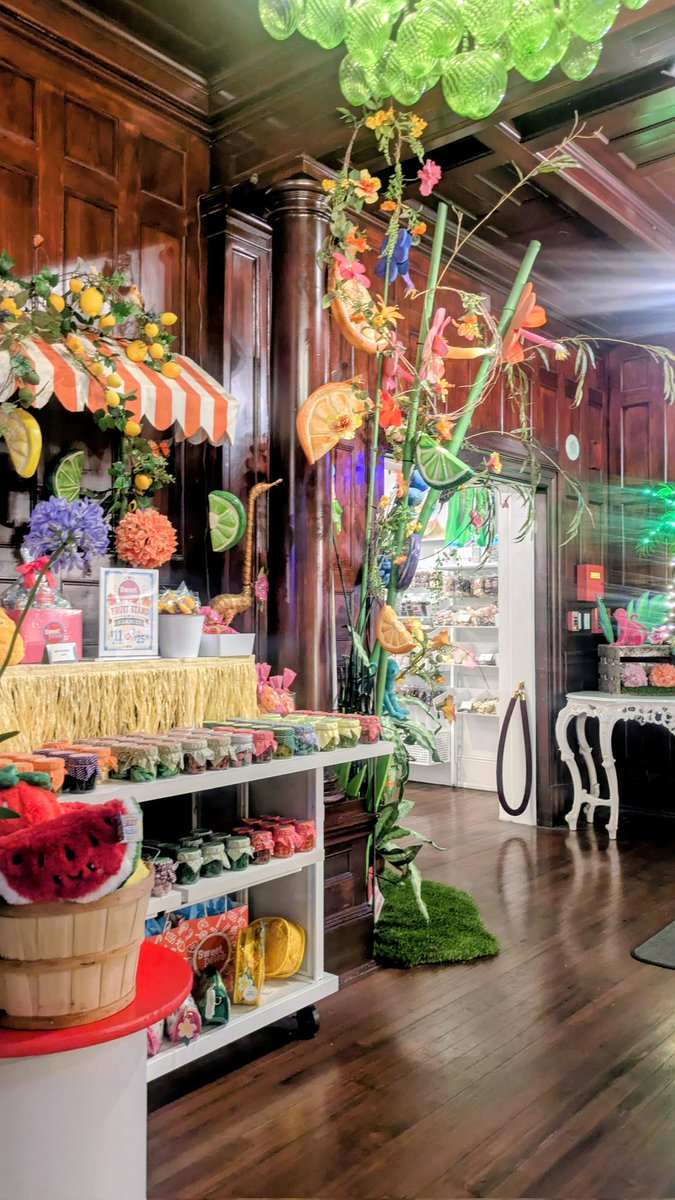AngieWMansfield's tweet photo. Whimsical interior and delicious candy.. https://t.co/IU26ODZUkT