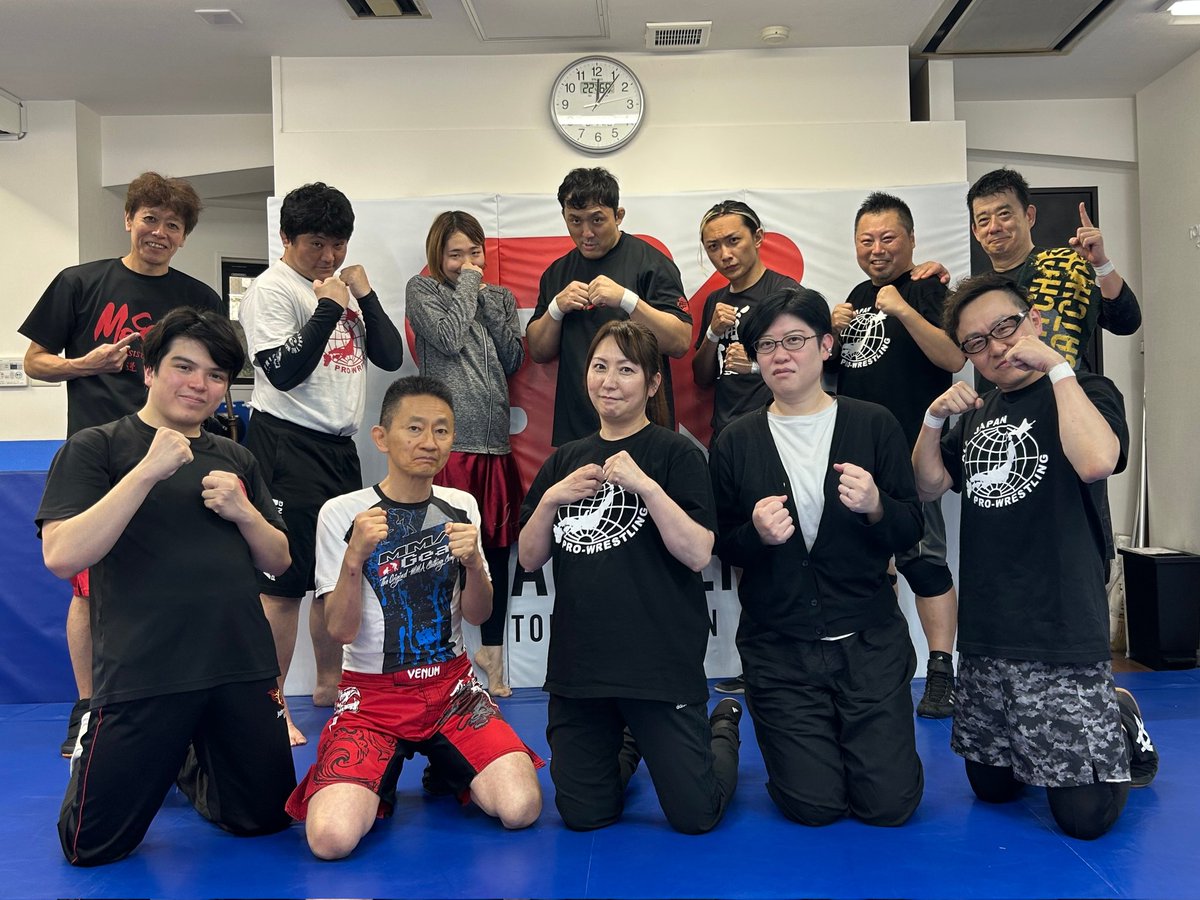 BroncoHamada's tweet photo. 毎月恒例鈴木秀樹選手のキャッチ・ア���・キャッチ・キャン教室

今日は
・ファイアーマンズキャリー
・カラーアンドエルボーからのテイクダウン
を練習しました。

プロレス技写真はストレッチプラム💥

今月も楽し過ぎな充実の時間でした。
全てに感謝✨ https://t.co/6CsRVzkuM7