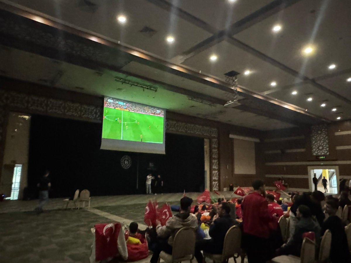 GSB_Konya's tweet photo. 🇹🇷 Ay-Yıldız heyecanını hep birlikte yaşadık!

İl Müdürümüz Muzaffer Çintimar, sporcularımız ve gençlerimizle birlikte A Millî Futbol Takımımızın Avustralya ile oynadığı Dünya Kupası mücadelesini büyük bir heyecanla takip etti.

Kalbimiz her zaman Millilerimizle! ❤️🤍 https://t.co/MdweaVaoKN