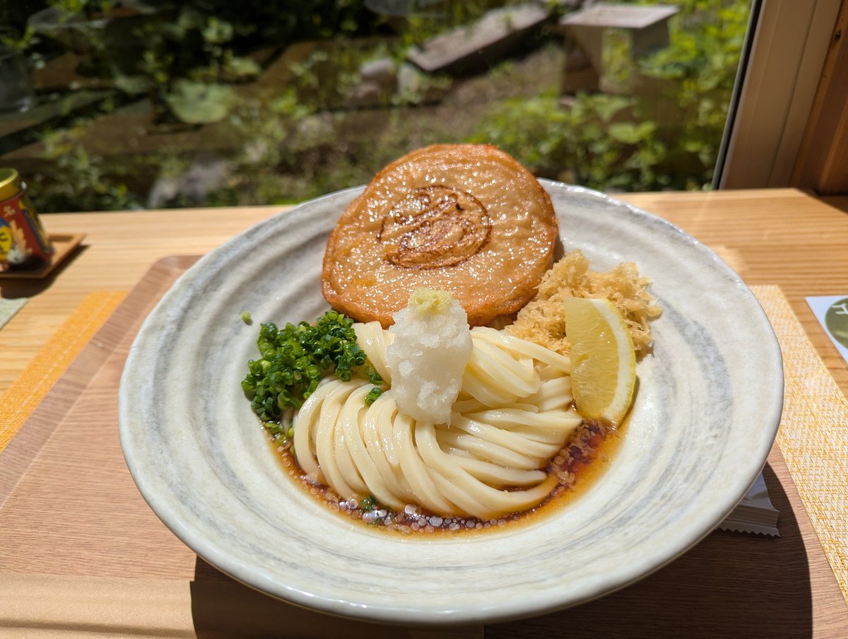 EOsx73's tweet photo. 安平うどんへ行ってきました！
わかりにくい場所でGoogleマップ使っても迷ってしまった…
けっこう待ったけど、おいしかった！並ぶのも納得です。
窓際の席だったから、見晴らしもよかった😄 https://t.co/tGK1x8YcBv
