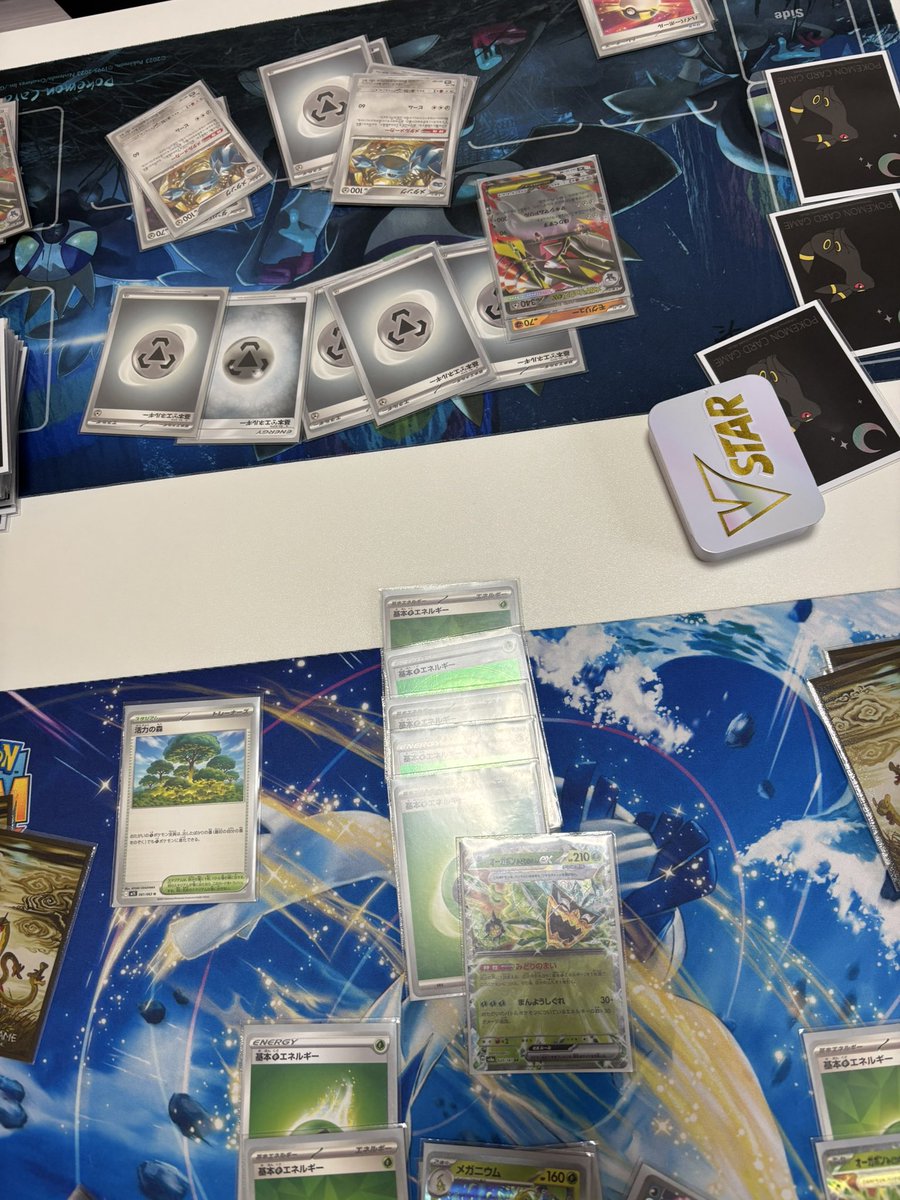 swzzroa's tweet photo. 朝からポケカして語り合って楽しすぎたー！！
カミツオロチ序盤エネに苦しめられながらもドリュウズワンパンオーガポンが頑張ってくれたぜ🙌✨🥺
スリーブミラーでパシャリ📷
ベーグル🥯にお菓子🍪に飲み物🥛まで差し入れ嬉しい☺️🎶
とルンルンで帰っていると、、、 https://t.co/IddRNoGexc