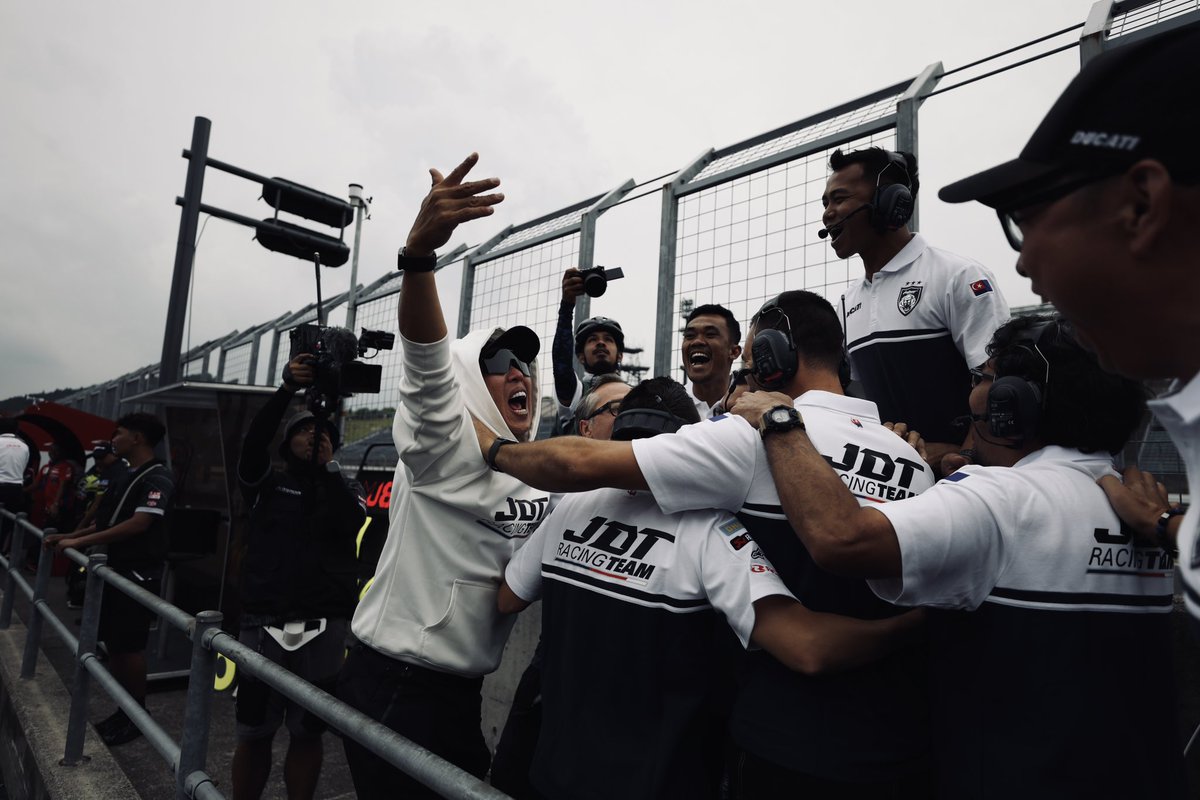 jdtracingteam's tweet photo. Mission accomplished in Motegi. Time to reset and prepare for the next challenge. 

🏆🏆🏆🏆🏆🏆🇯🇵🏁

#JDTRacingTeam https://t.co/kVtfDZYvpv