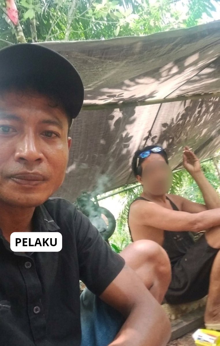 inspladusseng's tweet photo. sudah jadi mantan suami, tapi pria ini masih terlibat rasa cemburu, dan nekat meng4niaya mantan istri dengan cara memb4karnya. S4D1S SEKALI AKSIMU PAK.

korban berinisial SJ (29 tahun) dia bekerja di sebuah angkringan di Jr Black Cafe & Resto, jln ahmad yani km 63, RT 03/RW 01, desa karangmulya, kec pangkalan banteng, kab kotawaringin barat, kalteng. (lokasi ini sekaligus TKP).

pada sabtu malam 13/06/26, korban seperti biasa sedang bekerja di lokasi TKP, lalu datang pelaku SR (di duga mantan suami sirinya) dengan berjalan kaki dan memakai masker, keduanya sempat terjadi cekcok, lalu pelaku memvkul kepala korban menggunakan sepotong kayu, kemudian pelaku menyiram bahan bakar ke tubuh korban lalu memb4karnya.

korban langsung terb4kar dan teriak minta tolong, warga sekitar yang melihatnya panik dan langsung menyiram air untuk memadamkan api.

pelaku sendiri kabur ke arah minimarket, warga juga sempat mengejarnya tapi pelaku keburu naik sepeda motornya ke arah simpang dinamika. 

korban mengalami luka b4kar serius, di laporkan sekitar 80% anggota tubvhnya yang terluka, korban lalu di bawah ke puskesmas karang mulya, lalu di rujuk ke RS hanau untuk perawatan lebih lanjut.

saat ini pihak kepolisian masih melakukan penyelidikan dan pengejaran terhadap pelaku guna mengungkap motif pasti serta mempertanggungjawabkan perbuatannya.