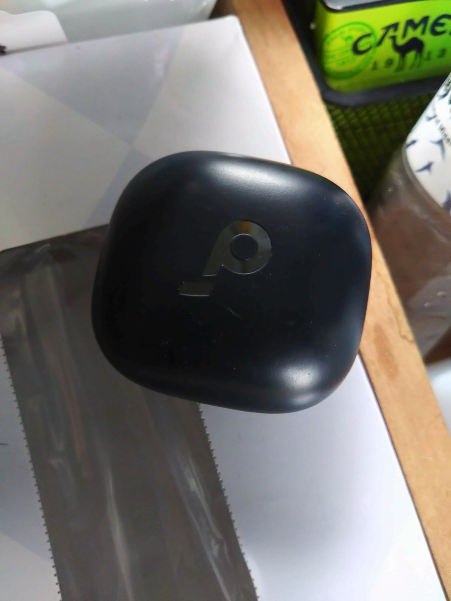 divisionf1968's tweet photo. ？センターコンソールのBOXティッシュの中？

数ヶ月前に無くしたイヤーホーンを発見！(-_-;)
探しまくってたのにまさかティッシュの中へ落ちていたとは（笑） https://t.co/16881FXCW1