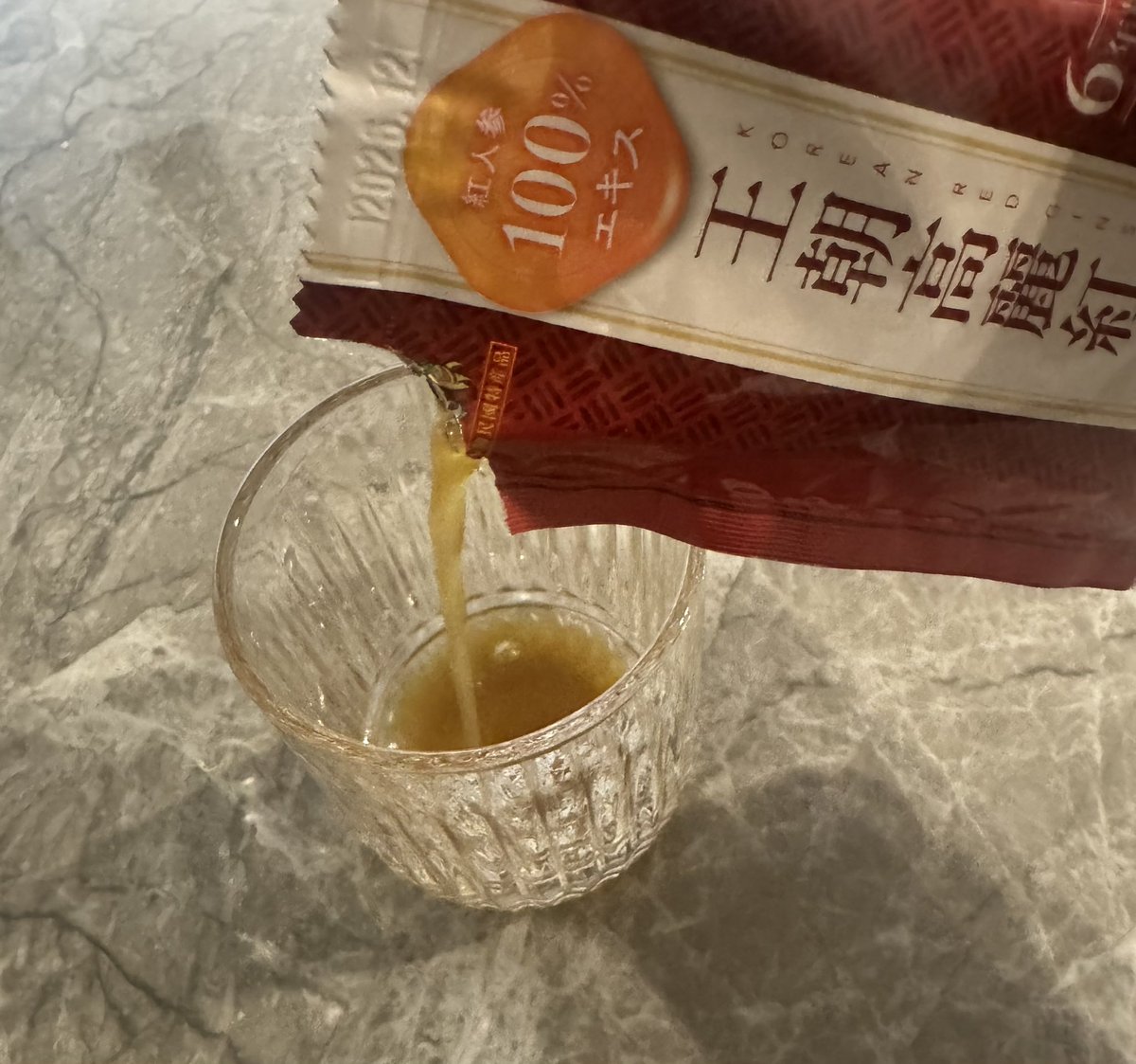 02_lve's tweet photo. モニターステーションのモニターキャンペーンでもらった「王朝高麗紅人参」についてのレビューです。

仕事と育児で忙しい中で飲んでみました。生薬のコクはあるけど思ったより飲みやすく、後味はすっきり。ただ香りは少し苦手でした。

#モニターステーション #PR #高麗人参ドリンク https://t.co/ADMejBHK6F
