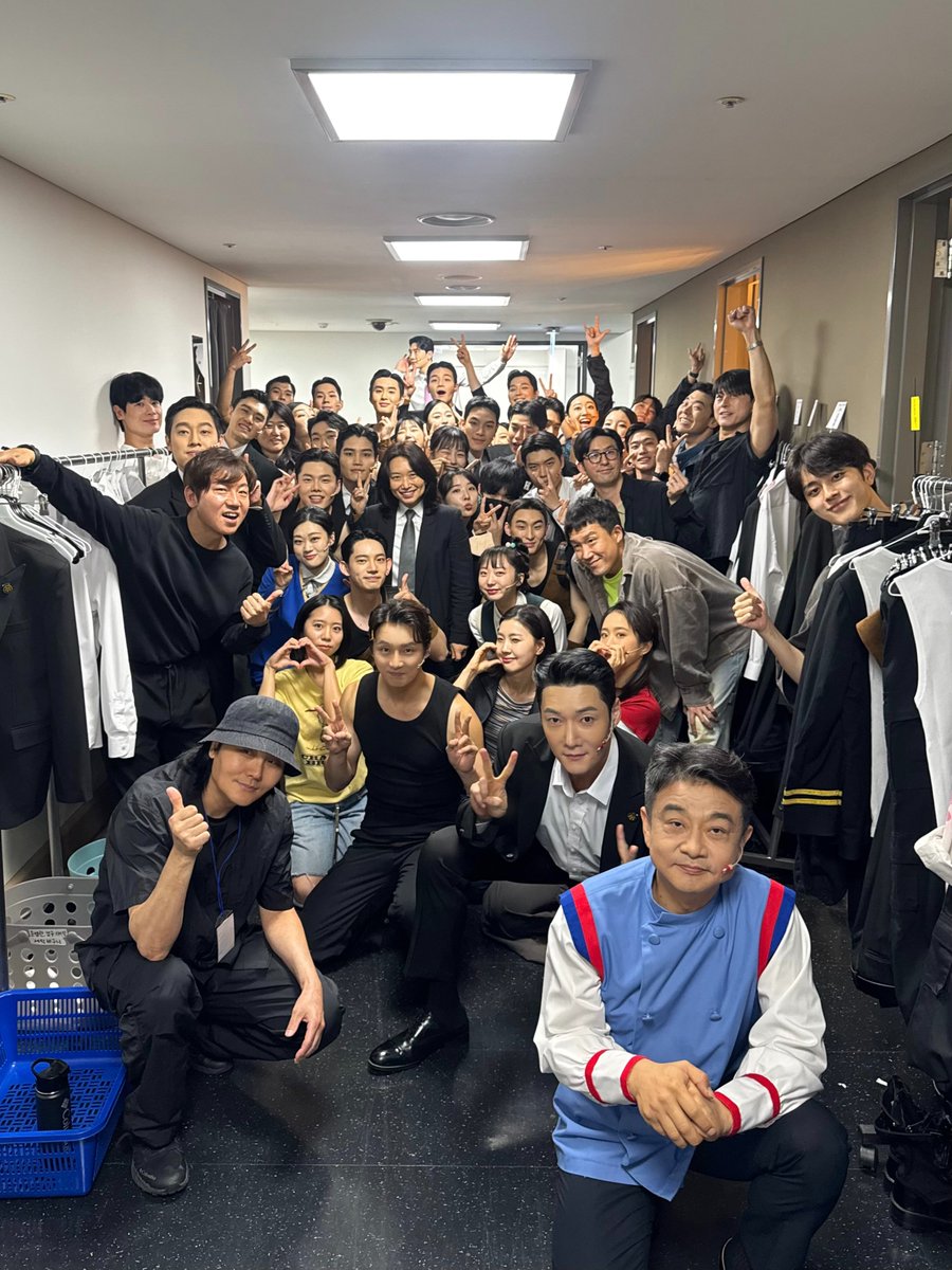 musical_thedays's tweet photo. 𝟐𝟎𝟐𝟔 𝐌𝐔𝐒𝐈𝐂𝐀𝐋 𝐓𝐇𝐄 𝐃𝐀𝐘𝐒
잊혀져간 기억, 잊지못할 그날

2026 뮤지컬 <그날들>
#최진혁 #윤시윤 #박새힘 #이정열 #김석영
#우재하 #황재하 #전희은 #김이진

그리고 모두의 첫 공연 💫
단체 사진을 공유합니다!

#뮤지컬 #그날들
2026.06.09 ~ 08.23
디큐브 링크아트센터 https://t.co/70gGtDnZFR
