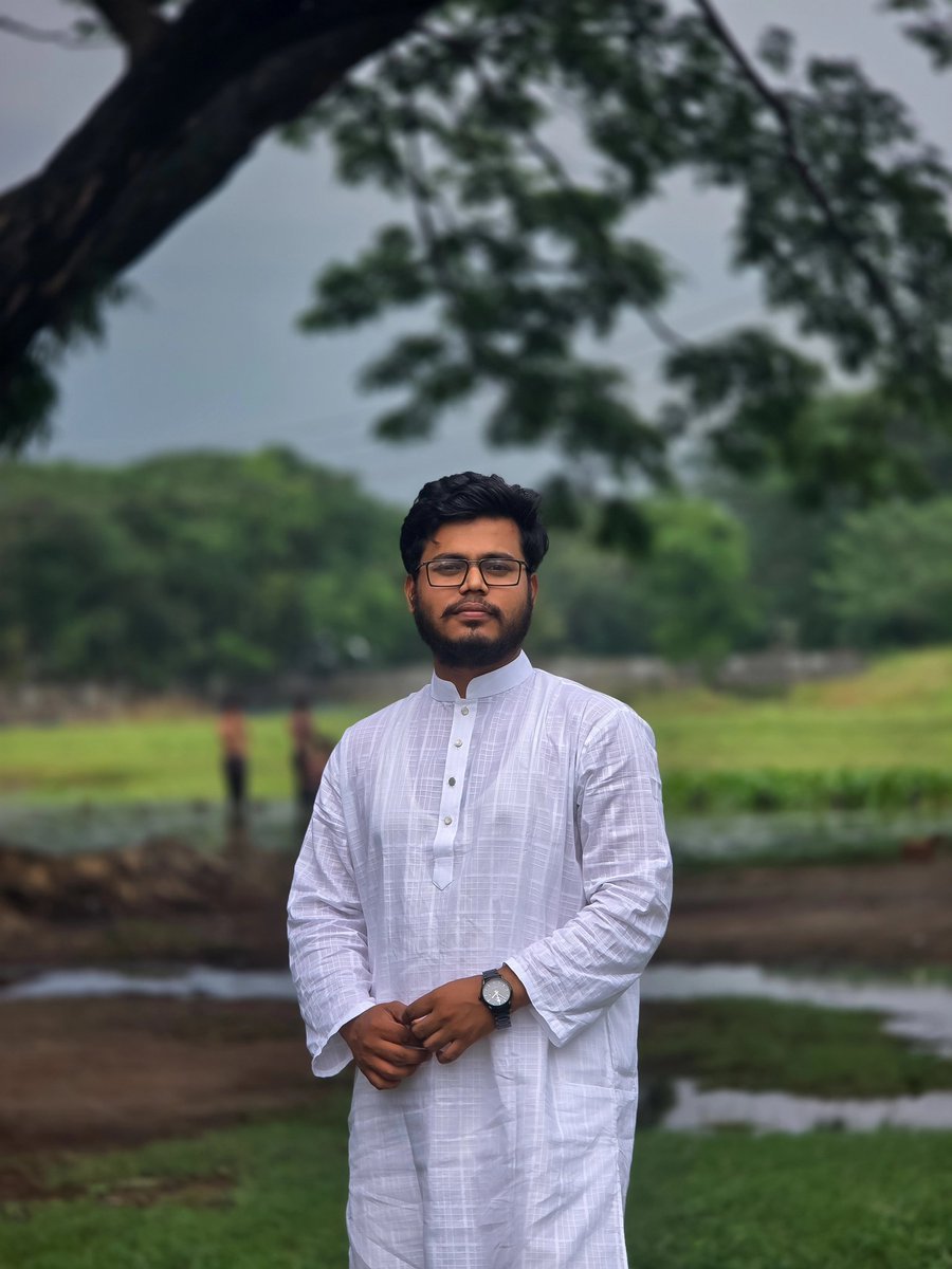 MdShoponMirza's tweet photo. "যাহারে ভালোবেসে তুমি চাহ���া মোরে,
 মরিয়া আসি যেনো,
          তাহারি রুপ ধরে।"
                - কাজী নজরুল ইসলাম https://t.co/9pF7Mg7GBj