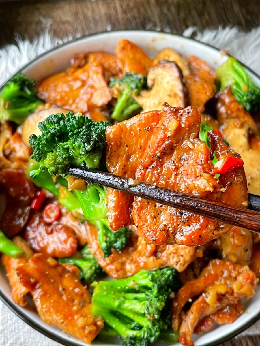 kushzilla69's tweet photo. Easy 5-min grilled chicken u0026 veg bowl for fat loss—high protein, low carb, no fancy prep!  #FatLossMeal， https://t.co/RadcYHydHv