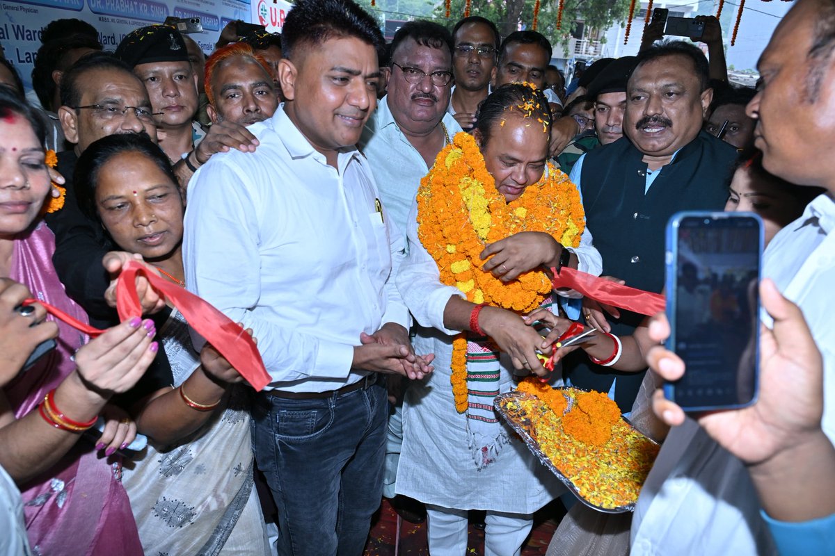 IrfanAnsariMLA's tweet photo. आज ईसरी में URB मल्टी स्पेशियलिटी हॉस्पिटल जनता को समर्पित किया। यह अत्याधुनिक अस्पताल ICU, Emergency Care, Diagnostics एवं विशेषज्ञ चिकित्सा सेवाओं से क्षेत्र के लोगों को बेहतर स्वास्थ्य सुविधा प्रदान करेगा।
मेरा प्रयास है कि इसे आयुष्मान भारत एवं मुख्यमंत्री गंभीर बीमारी योजना से जोड़कर गरीबों को भी गुणवत्तापूर्ण इलाज उपलब्ध कराया जाए।
स्वस्थ जनता, सशक्त समाज। #Healthcare #Jharkhand
@RahulGandhi @HemantSorenJMM @kcvenugopalmp @KRajuINC @vidyarthee @sirivellaprasad @azharflicks @INCIndia @INCJharkhand_