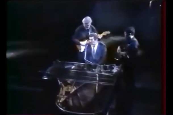 JGiusi's tweet photo. #poesia
Et maintenant
Gilbert Bécaud https://t.co/wKxJhsRv7u