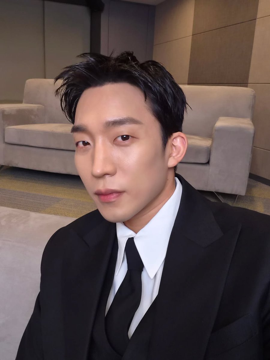 sangyiverse's tweet photo. 🖤🤍 https://t.co/jbEropsem8