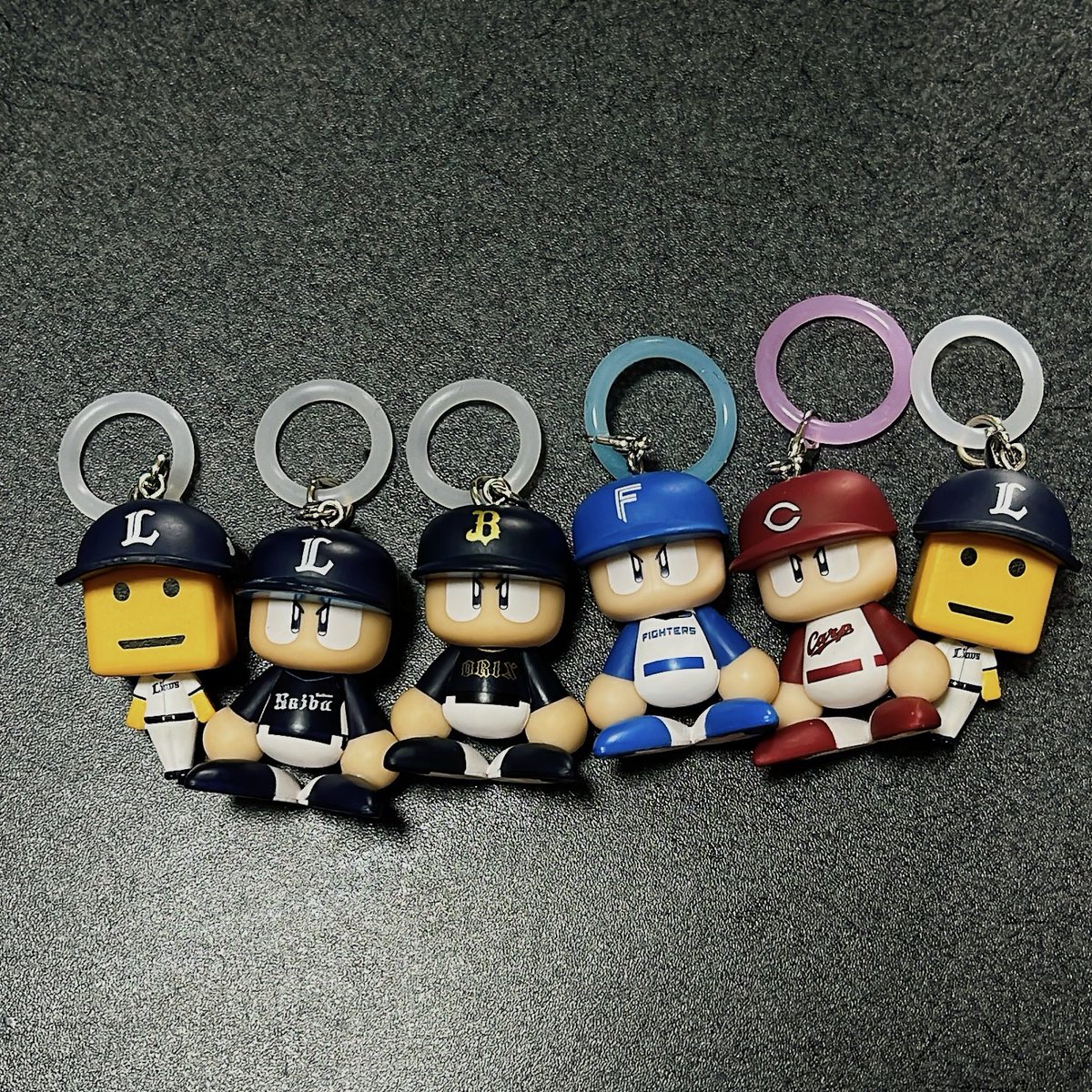 guppy_39's tweet photo. 調子くんとパワプロくんの"ならぶんです"ガチャをめじるしにしたら ばーり可愛くなった⚾️💫

#プロ野球 #めじるし #ガチャガチャ https://t.co/IFMAQTgTy2