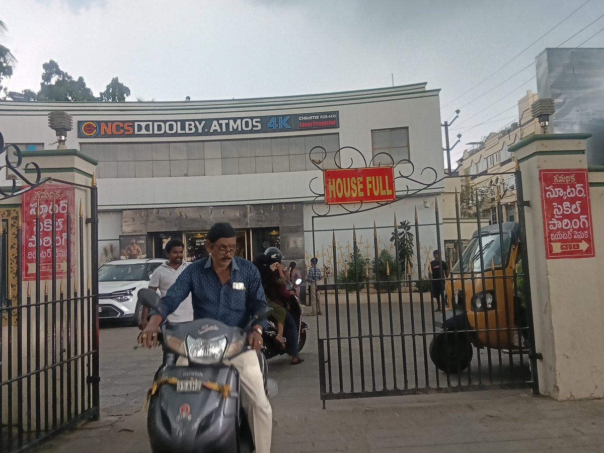 kgs_cherry's tweet photo. #PEDDI
 Shows time 2
@AlwaysRamCharan
Vizianagaram NCStheatre House Full 💥
#BlockbusterPeddi https://t.co/q5raBHAYFE