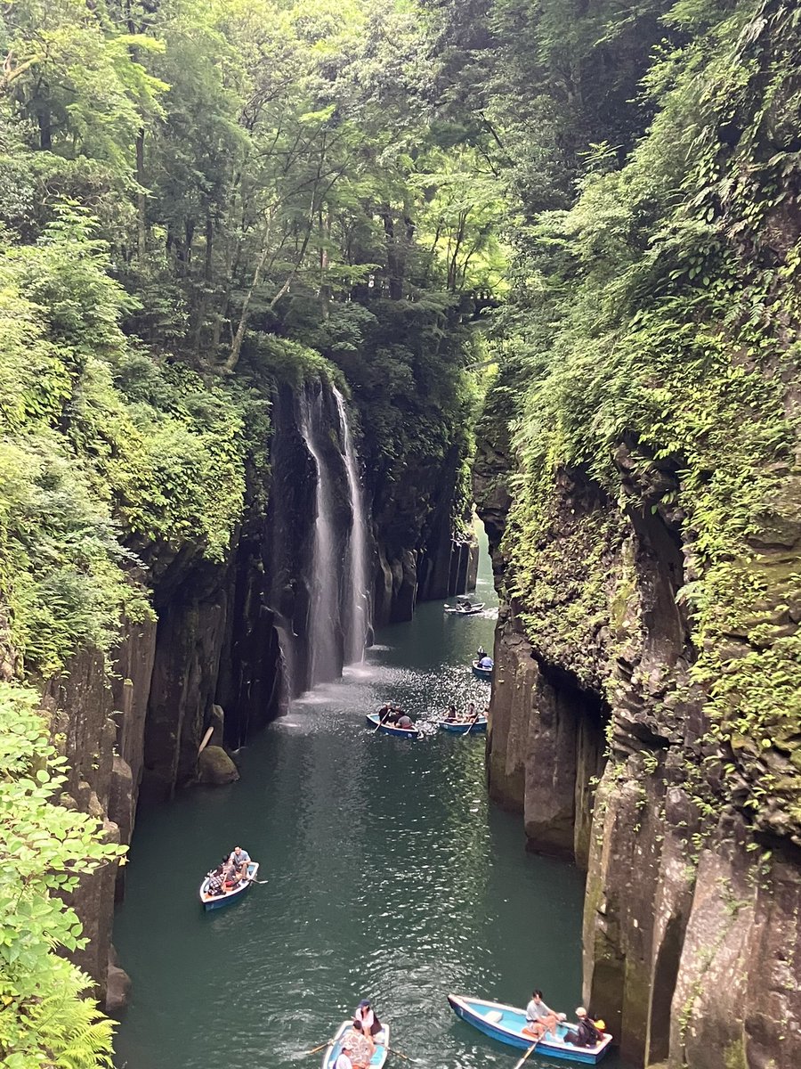 Spinel_1173's tweet photo. 先々週は社員旅行で北海道。
今週は家族旅行で宮崎･熊本。
バタバタでしたが、食べて飲んで楽しゅうございました😊

でも欲を言うなら友達と旅行行きてぇな笑
も、もちろん女の子とも……///

さて、明日からダイエットだなぁ(  ˙-˙  ) https://t.co/rSThzTKDjR