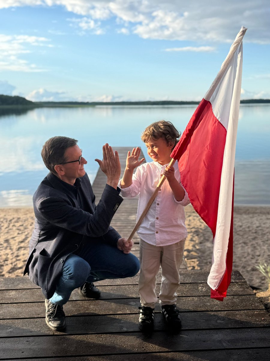 MorawieckiM's tweet photo. ,,Przyszłość zaczyna się dzisiaj, nie jutro” - Jan Paweł II 🇵🇱♥️ https://t.co/hALQGOvxWE