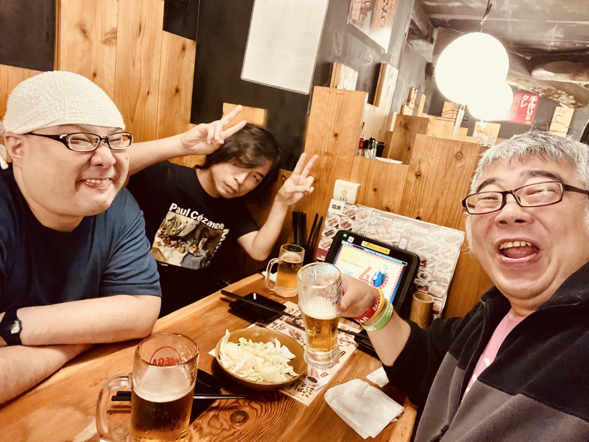 numanokazushi's tweet photo. お疲れちゃん(●´ω｀●)

今夜は事務作業からの〜
ひたすらエレギ🎸練習！

#NOTDOG 
#初めて組んだバンド 
#カズ #リョウスケ #ハマヤン 

アコギの響きは
もちろん大好きだけど、
エレギの歪んだ音だいすき❤️

気持ち良さと難しさで
脳汁ドバーな時間でしたw

明日はバンドリハ❤️‍🔥
頑張るど〜!!!

引き続き良い夜を✨