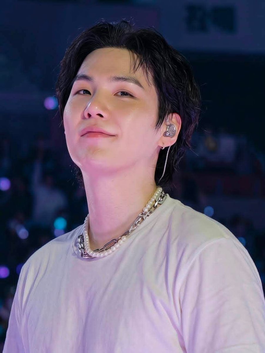 AlwaysOT7x's tweet photo. Ohh Yoongi 😍💜 https://t.co/UvyEBpHwu8