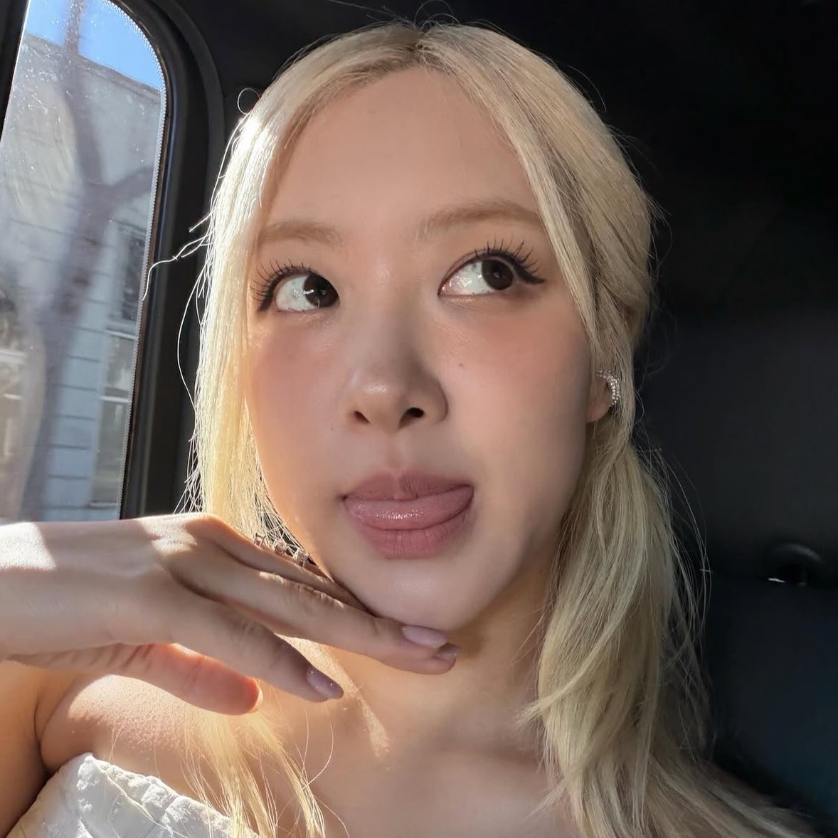 marjunelyn's tweet photo. just a girl’🍎 https://t.co/OEbTg4yEg6