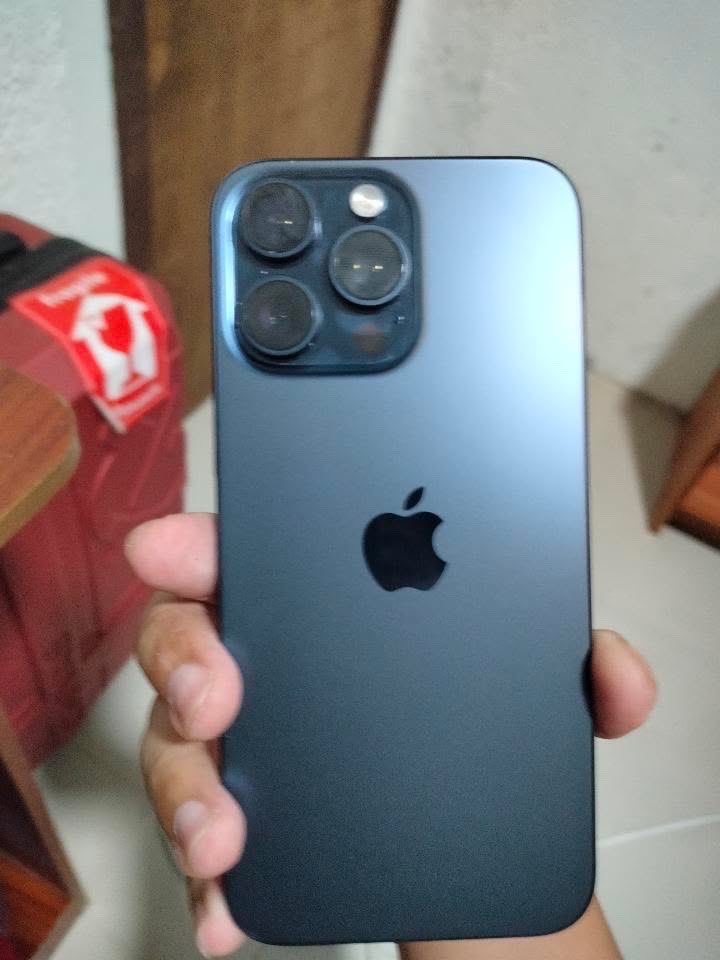 _vidallon_'s tweet photo. Fs iphone 15 promax or swap iphone15 
Inclusion
Connector 
Complete with box
Cases https://t.co/kYVWc1NSak