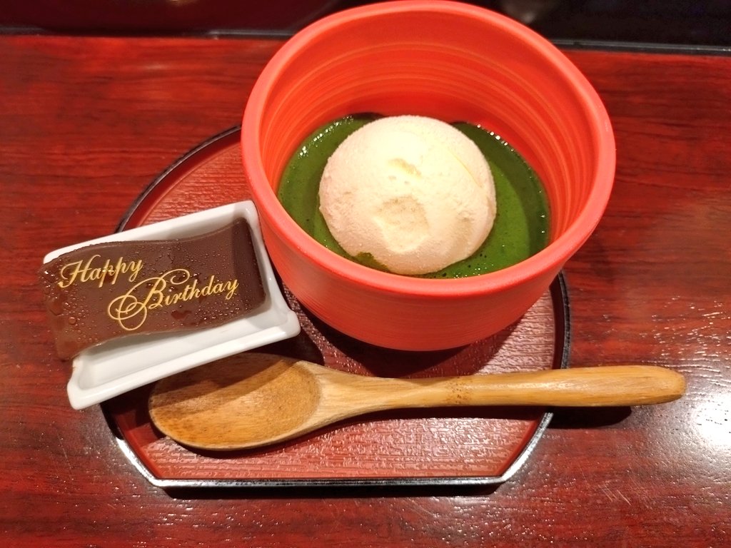 chemeco's tweet photo. ちょっと前に誕生日を迎えたので、マブ'sに連れられて初かに道楽へ🦀
かにって美味しいよね〜って当たり前のことしか言えなくなる時間だった🫶
帰り際にお店の方からプレゼントまでいただいて、びっくりしすぎて危うく落としかけた😂
最後まで素敵なおもてなしでした🦀
マブ'sにも大感謝！！！ https://t.co/oAZMJvafxA