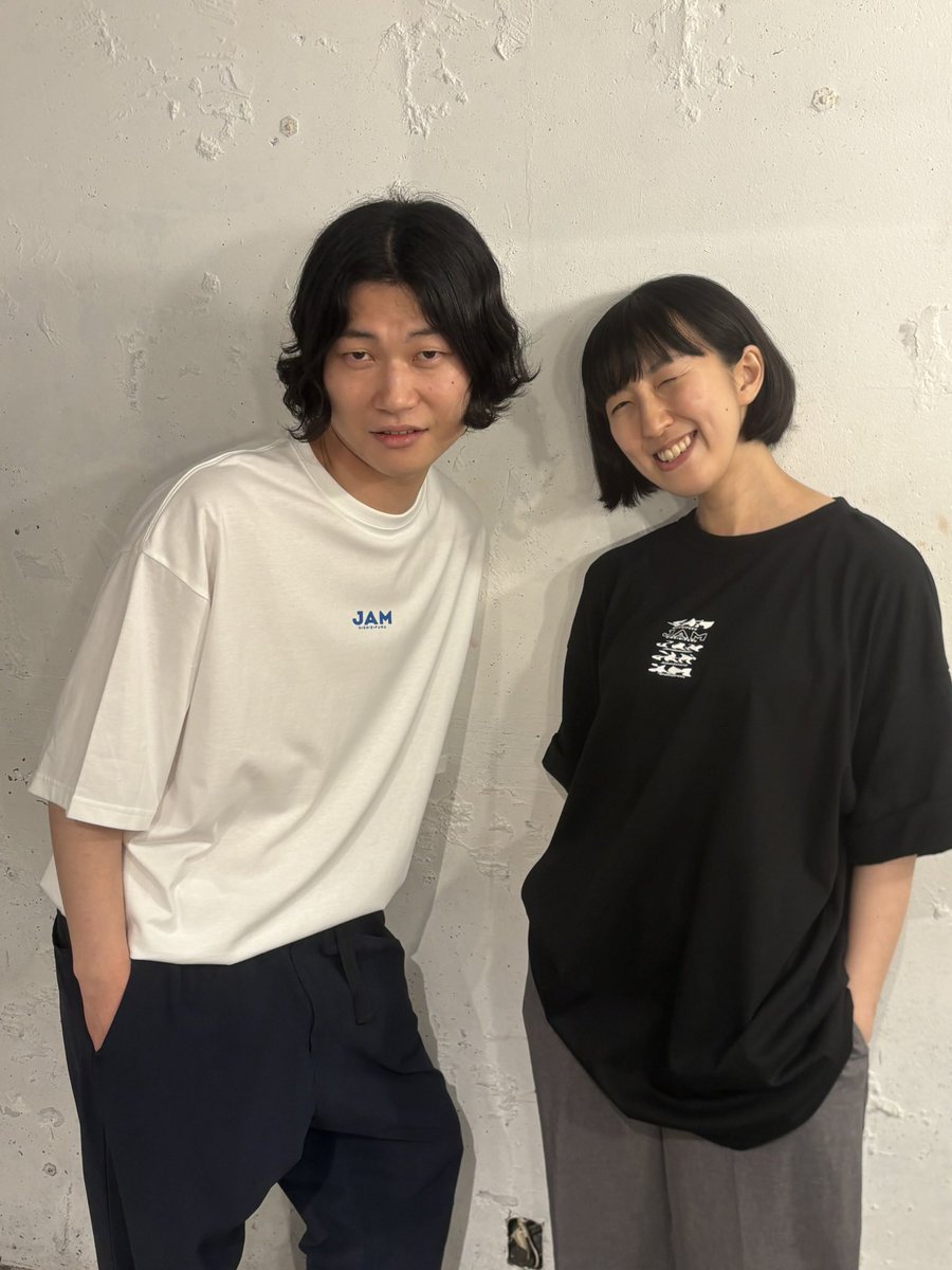 nishieifukuJAM's tweet photo. 【👕アニバーサリーT着用👕】

6/12(金) BEDROOM TALKS出演
shuto(@shuto__tokyo )の2人にご着用いただきました！🎉

WHITE : オオクボシュンスケ(@Tin17th )
BLACK : なかむらもも(@__nkmrm ) https://t.co/iVBsECEoll