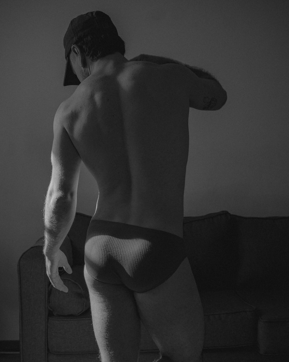 tebymartin's tweet photo. It’s Sunday let’s cuddle all day https://t.co/CHvntKTcYC