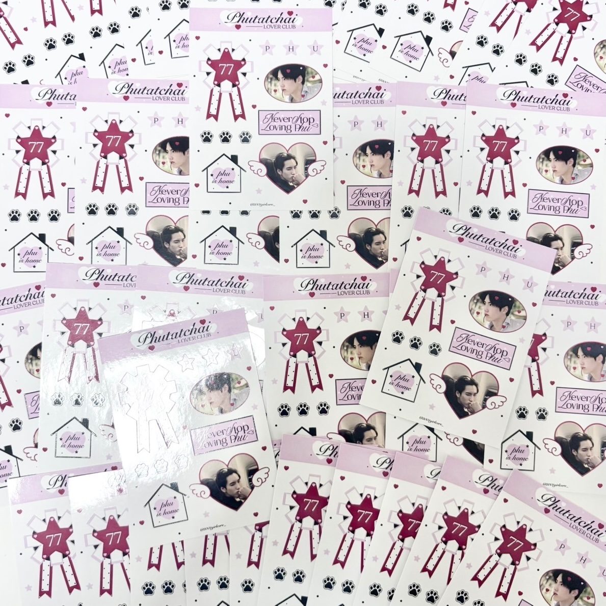 sandstudi0's tweet photo. โปรผลิตสติ๊กเกอร์ไดคัท 6.6 — รอบส่งไฟล์ 17/06 🛒

ไดคัท 50% เคลือบธรรมดา 
ㄴ A6 50 แผ่น 166฿ | 100 แผ่น 309฿ 
ㄴ A7 50 แผ่น 136฿| 100 แผ่น 266฿

ไดคัท 50% เคลือบพิเศษวิ้ง/กลิตเตอร์ 
ㄴ A6 50 แผ่น 236฿ | 100 แผ่น 466฿ 
ㄴ A7 50 แผ่น 199฿| 100 แผ่น 426฿

#รับทําสติ๊กเกอร์ #รับทําสติ๊กเกอร์ไดคัท #รับทําgiveaway #รับทําของแจก #รับทำของแจกหน้าคอน #รับทำกอว #สติ๊กเกอร์ไดคัท #รับผลิตgiveaway