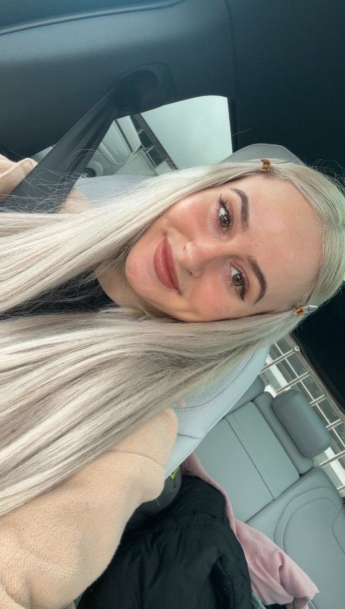 Yazabel_x's tweet photo. Finally home from my lil trip to England https://t.co/yA1oR1JpVI