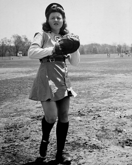 Jimfrombaseball's tweet photo. "To teach me pitching accuracy, my Dad made me throw a baseball through a tire hung from a tree and then at a strike zone painted on an old mattress."
Annabelle Lee.
In 1944 threw a Perfect Game.
1945 threw a No-Hitter.
Annabelle Lee passed on her pitching knowledge to a nephew, gave him his first left-handed glove, and became one of the biggest influences in his life.
He grew up to become a lefty junkballer just like his Aunt Annabelle.
Better known as Bill “Spaceman” Lee.
"I like to think I got my competitive nature from her.
My Aunt was the best baseball player and the best athlete in the family, including me."
Annabelle Lee, AAGPBL.
Annabelle "Lefty" (Lee) Harmon was buried in her AAGPBL uniform.