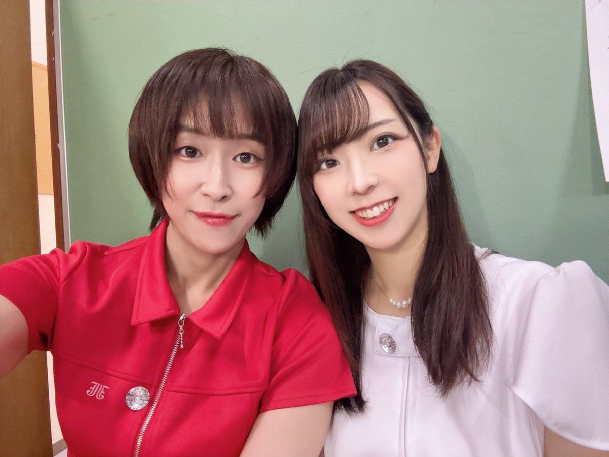 moimoimo160's tweet photo. #Sパフォ ありがとうございました！  #1人っ娘26 で出させていただきました✨️楽しかったし、感動して、まめこちゃんへのサプライズ決行しながら泣きそうだったよ……供養おめでとう🥹（でも次もその次のライブも居るらしくておもろい）
紅白でめでたい感じのおんまめを添えて❤️🤍 https://t.co/dAR5NqAwq2