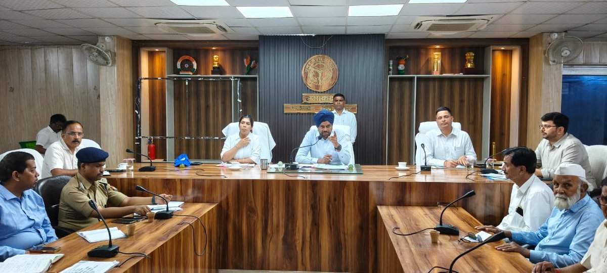 SultanpurDm's tweet photo. दिनांक 14.06.2026 को आगामी त्यौहार मोहर्रम के दृष्टिगत शांति/कानून व्यवस्था एवं सौहार्दपूर्ण वातावरण बनाए रखने हेतु पीस कमेटी की बैठक कर सम्बन्धित को दिये गये आवश्यक दिशा-निर्देश। https://t.co/ReziFkfXyV