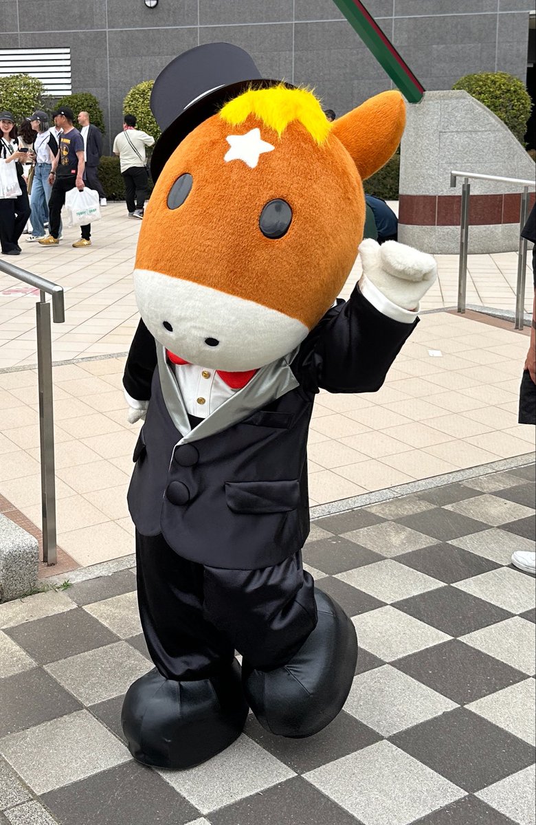 salamander_2020's tweet photo. 今日のレースはここ数年で一番興奮したレースだったなー🐴
現地観戦できて良かった！

#宝塚記念 https://t.co/bAXpYtIcN7