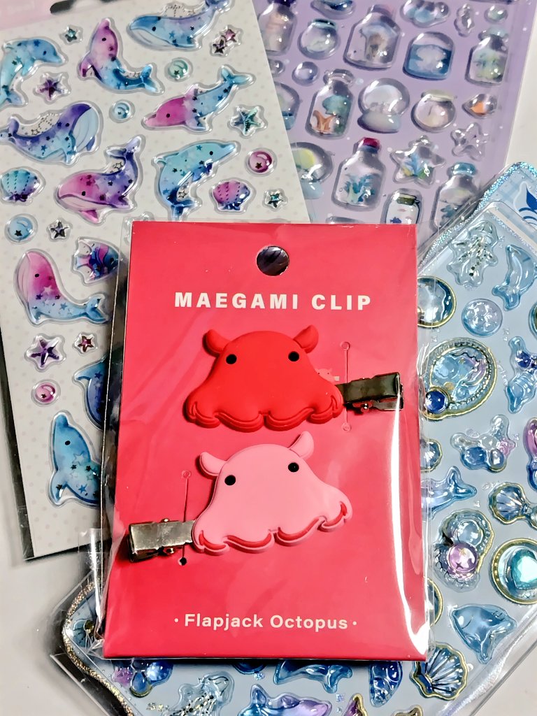 04Rabbit's tweet photo. こんな前髪クリップをみつけてしまったら買うしかないし、幼女じゃないけどあまりにも海なぷくぷく達もお迎えしてきた。 https://t.co/xxq8LrZjUJ