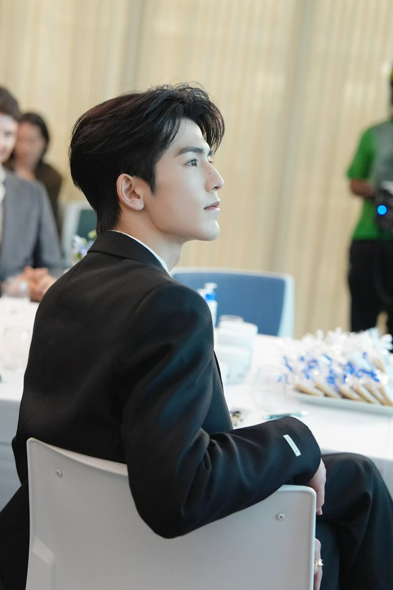 cherish_my_52's tweet photo. 아니 2026 허쑤예라고
미친미모를 봐

#장릉혁 #ZhangLinghe #张凌赫 https://t.co/5VeivTSSzr
