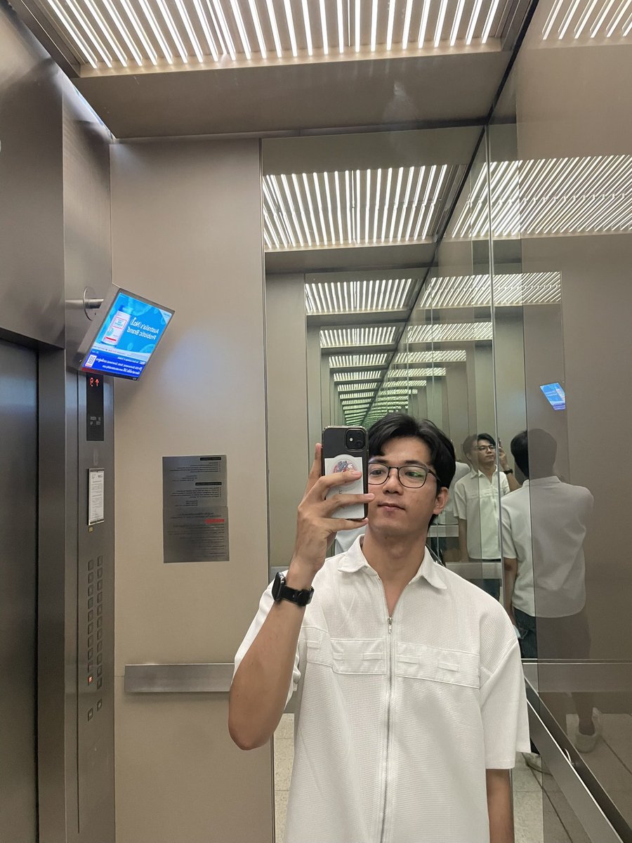 sunweilaing's tweet photo. ชื่อ ซัน เรียกตามนั้นก็ได้คับง่ายดี อายุ 31 ขวบ สูง 183 เซน. เป็น ISFP ชอบทำอะไรตามอารมณ์คับ ทำงานประจำสาย Hospitality อยู่คนเดียวเก่งมาก แต่ก็อยากมีอีกคนอยู่ข้างๆ มองหาความสัมพันธ์ที่เรียกว่า “บ้าน” ที่ไม่ใช่สถานที่ แต่เป็นใครซักคน เป็นคนอบอุ่นนะคับ 💛 https://t.co/SDuSdj9GLa