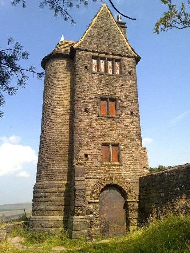 GPics's tweet photo. 🏰 The Pigeon Tower
📍 Lancashire, England

Built ~1910 for Lord Leverhulme, it served as a dovecote on the lower floors &amp; a sewing room for Lady Lever at the top

Today, this distinctive stone tower remains one of Lancashire's most recognizable landmarks, overlooking the moors https://t.co/ho8vkH3Dgb