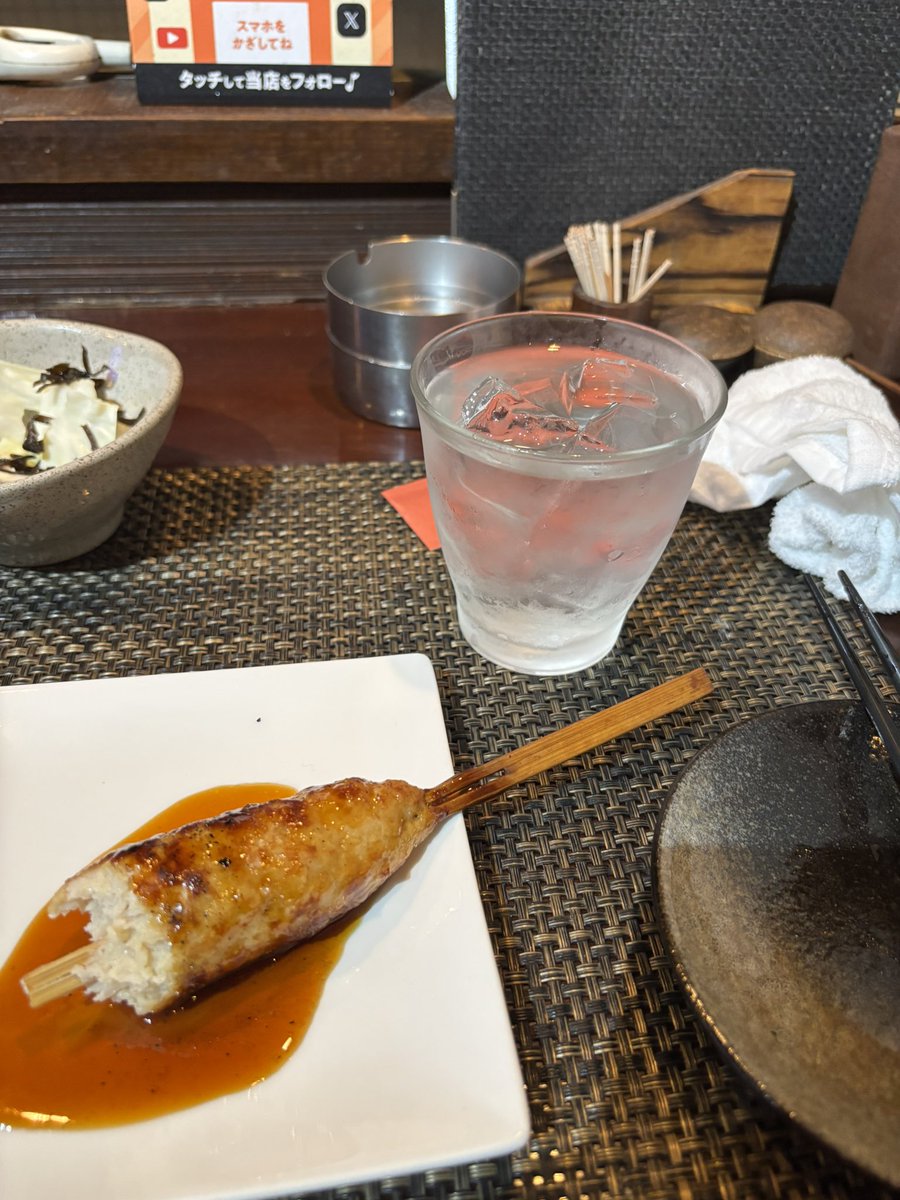 cf_kte's tweet photo. 焼酎ロックがこの量で出てくるお店に間違いは無いと思ってますw
ジャズの流れる焼き鳥と食べかけのつくねとともにw
さてー
今日から五反田🥰 https://t.co/IWWytgEGXR