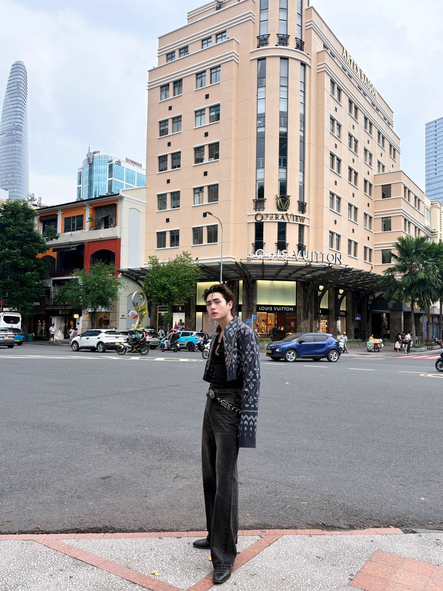DIAMONDNRK_OFC's tweet photo. คิดถึงหนุ่มไทยกันไหมค้าบ  🕶️
#Diamondnrk_ 
#ThaiFestivalinHCMC2026 #ThaiFestivalinHCMC #ThaiFes https://t.co/e6RhoZniJm