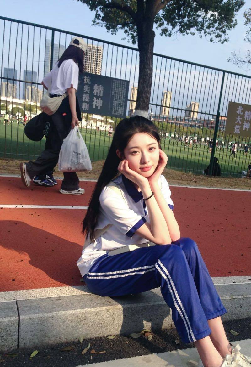 luelueshe's tweet photo. #上海   首次演出 纯新 
𝐇𝐞𝐢𝐠𝐡𝐭身高/169 体重:95
𝐁𝐮𝐬𝐭胸围/ 🐻D 真🐻 假一赔十                              
年龄:05年 冷白皮 不抽烟喝酒 无纹身
🉑69 🉑舌吻  无纹身 
白小纯天花板���纯天然妈生脸

🐧🐧:2730147928
✈️:https://t.co/reK6Ah8Gpo
✈️万人群：https://t.co/1hfiBHInWx https://t.co/0XQUYAJ1fD