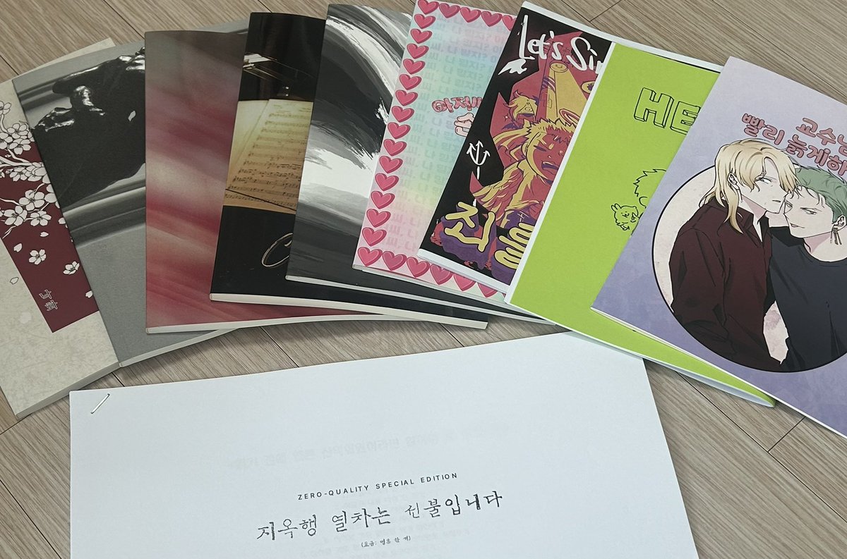 lemonredbeer's tweet photo. 이번 주말
여름맞이 트친들과 💚조로산💛 회지 물물교환식을 가졌습니다
이로써 남의회지 9권+내회지 1권을 겟챠하여 부자가 되다 https://t.co/jditQDlxax