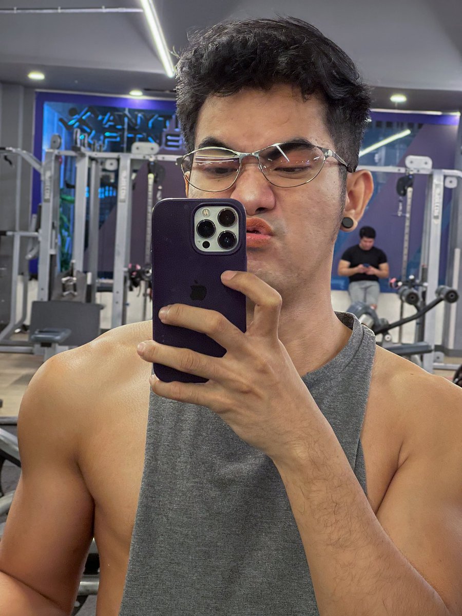 ronalplibog's tweet photo. looking for gym buddy tas iffuck after. ems https://t.co/OQ2Y0PWFf8