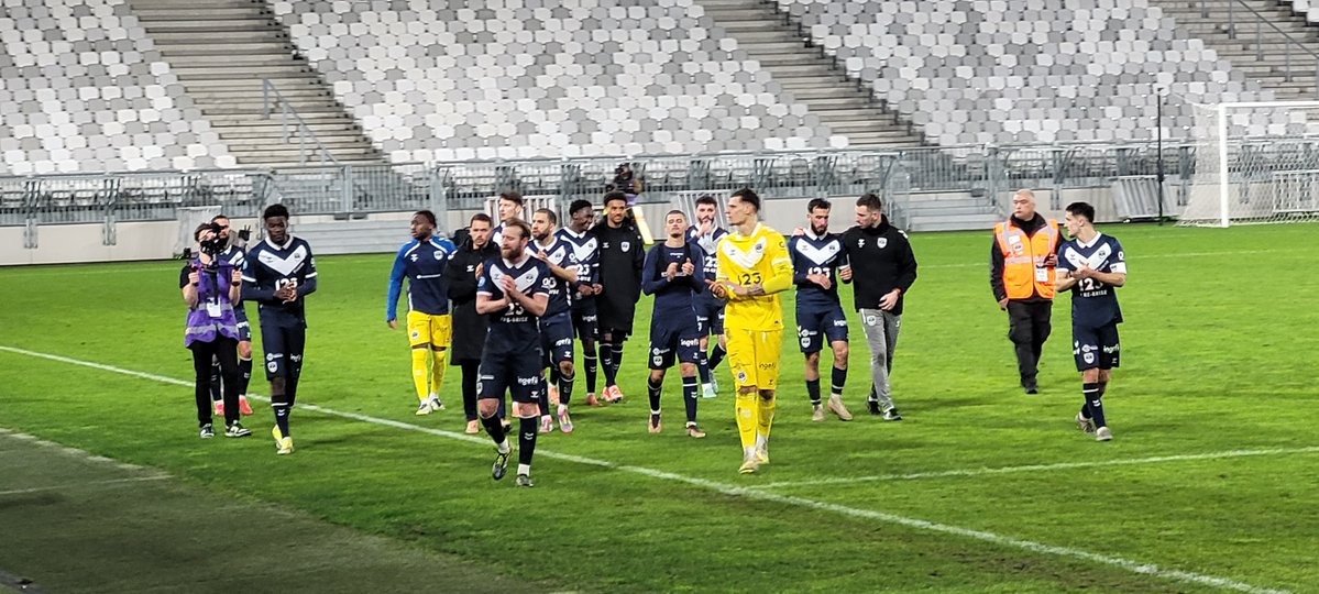 _PassioNey's tweet photo. Depuis deux saisons, la passion des Girondins au quotidien et sur le terrain. 

Cela fait maintenant deux saisons complètes que je suis les Girondins de Bordeaux au plus près, jour après jour, sur le terrain et en dehors, de l'équipe fanion jusqu'à la formation. 

Pourtant, tout a commencé bien plus tôt avec mon tout premier match à Lescure en 1985, face à Monaco. Depuis, l’attachement est là. Aujourd’hui, après plus de 8000 posts sur X et près de 1500 abonnés, je mesure l’intérêt qui reste autour du club. 

Cela prouve que les Girondins continuent de faire vibrer les cœurs, même en quatrième division, en National 1 maintenant. 
La saison prochaine sera notre troisième à ce niveau malgré certains espoirs. Le chemin est long, parfois usant, mais la flamme est toujours là. 

Dans cette intersaison, entre le mercato, les informations extra-sportives et les actualités qui se succèdent à un rythme soutenu, je tenais simplement à prendre un moment pour remercier tous ceux qui suivent les Girondins avec moi. Que vous soyez là depuis toujours ou que vous ayez rejoint le mouvement plus récemment, merci. Merci d’être là même quand ce n’est pas facile tous les jours, même quand les nouvelles sont compliquées ou que l’attente semble interminable.

Merci également à tous ceux qui me connaissent plus personnellement, avec de belles rencontres, des discussion passionnés et, également au niveau du club : joueurs, staffs et bénévoles. 

À tous les supporters qui continuent de porter le maillot Marines et Blancs dans leur cœur : Merci.

Allez Bordeaux 💙🤍

#FCGB #Girondins #Bordeaux