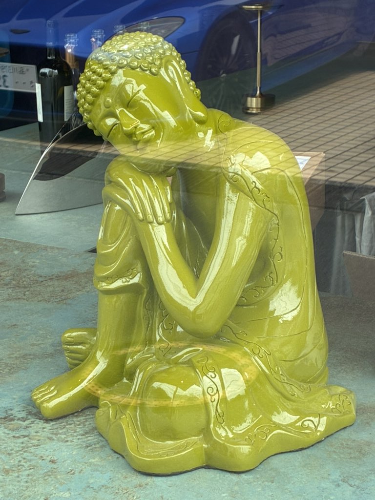 5forJapanese's tweet photo. 通りかかりに見つけた可愛い仏像？
売り物じゃないのかな？
欲しいな😂 https://t.co/XluJEGVSsb