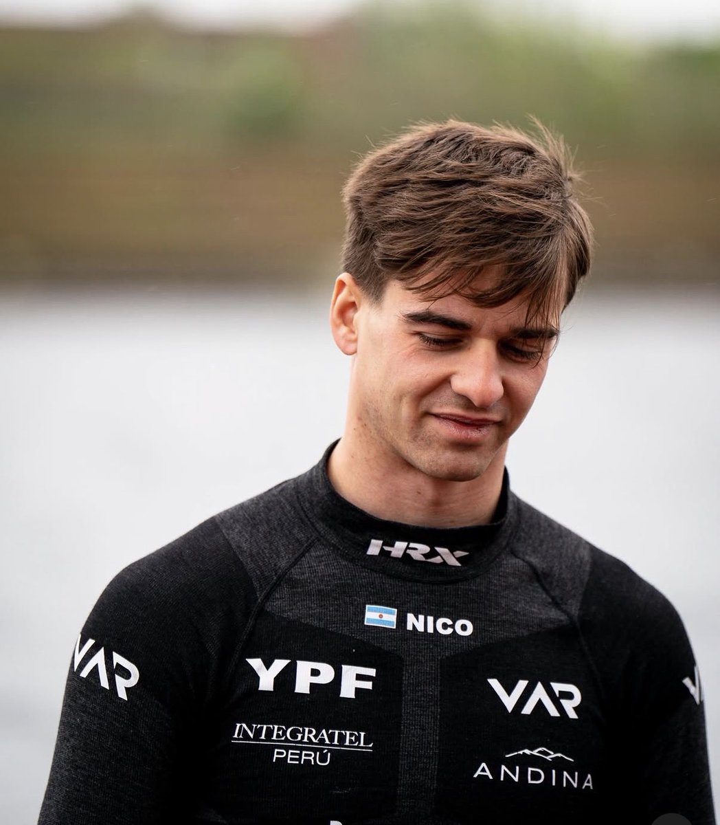 ANPeix's tweet photo. Da mucha bronca porque todos sabemos el potencial que tenés. Pero no aflojes, Nico: lo mejor está por venir. Cada carrera seguís demostrando tu talento, tu velocidad y, sobre todo, tu valentía frente a los ojos de todos los equipos de F1.

Sos un crack, @NicoVarrone. ¡A seguir peleándola! 🇦🇷💪
