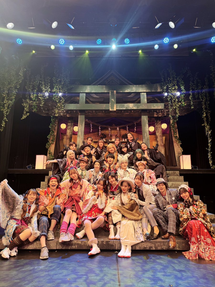 kamishibai_dtp's tweet photo. ⛩終幕のお知らせ⛩

舞台「#カミシバイ -閉-」
本日無事に千秋楽を迎える事ができました！

連日沢山のご来場、熱いご声援を
誠にありがとうございました！！！

この作品に関わってくださったすべての皆さまへ、心より感謝申し上げます✨

#カミシバイ https://t.co/2Bsu5W2Bu6