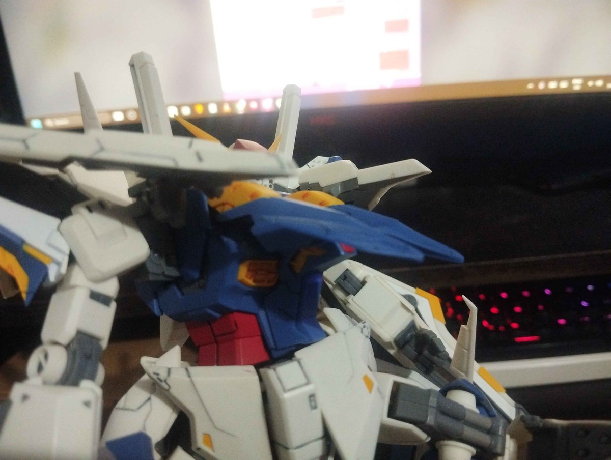 Xigil_'s tweet photo. (1/2) My only gripe with the chest v-fin is it blocks the large arrow-like parts from moving up further when in flight form (which the g-gen redesign is able to do so and gives it more uniqueness to the Xi's flight form),- 

[continuation in the comments section] https://t.co/gS0bRf8XqA