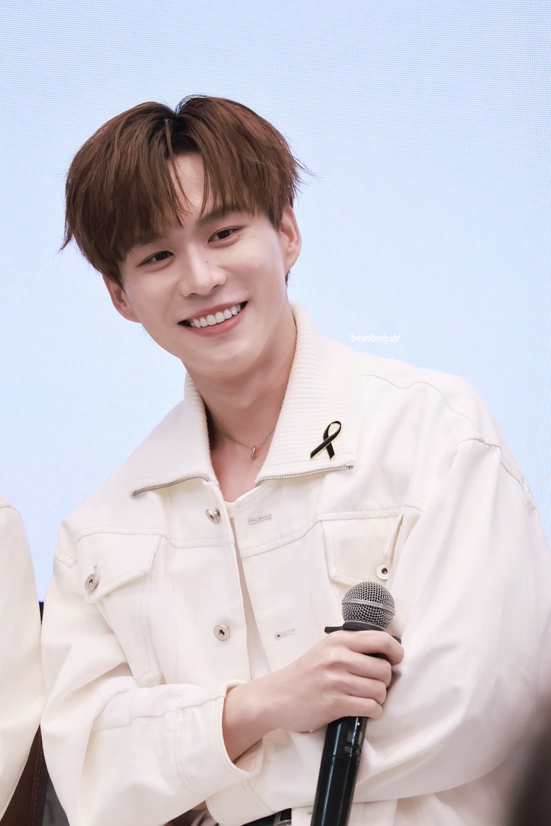 bvtlworld's tweet photo. หนุ่มตี๋ยิ้มหวานที่จริงจายยยย

BEWITCHED X BEVERTONLIEW
#BeverTonliewBWLovelyTime
#bbverpj https://t.co/q6CTn145hC